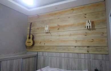 Imagem: A casa possui 3 Dormitórios, 2 Banheiros, 2 Vagas na garagem