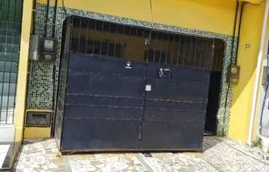 Imagem: A casa possui 3 Dormitórios, 2 Banheiros, 1 Vaga na garagem