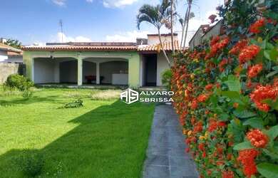 Imagem: A casa possui 1 Dormitório, 2 Banheiros, 2 Vagas na garagem