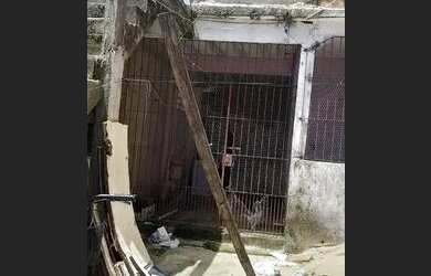 Imagem: A casa possui 3 Dormitórios, 2 Banheiros, 1 Vaga na garagem