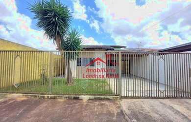 Imagem: A casa para alugar possui 3 Dormitórios, 1 Banheiro, 2 Vagas