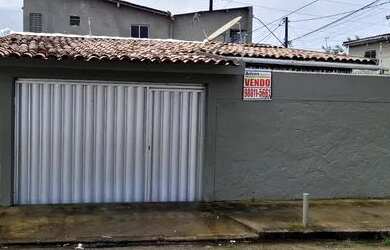 Imagem: A casa possui 3 Dormitórios, 3 Banheiros, 2 Vagas na garagem