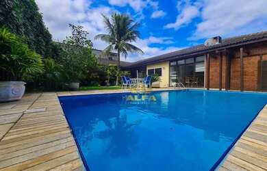 Imagem: A casa em condomínio possui 4 Dormitórios, 5 Banheiros, 2