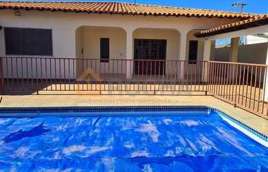 Imagem: A casa em condomínio possui 4 Dormitórios, 3 Banheiros, 3