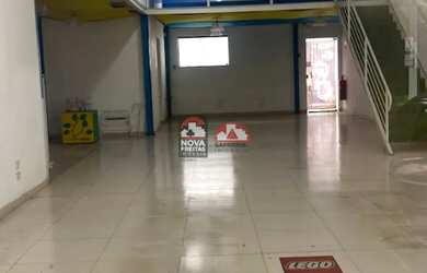 Imagem: O depósito possui 2 Vagas na garagem, 171m² de Área e está