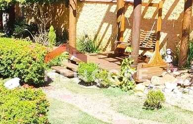 Imagem: A casa possui 3 Dormitórios, 2 Banheiros, 4 Vagas na garagem