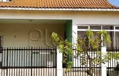 Imagem: A casa possui 3 Dormitórios, 3 Banheiros, 4 Vagas na garagem