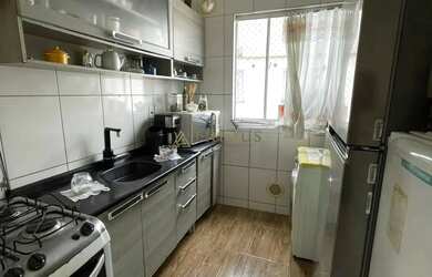 Imagem: O apartamento possui 2 Dormitórios, 1 Banheiro, 1 Vaga na garagem