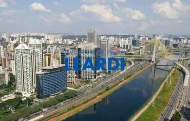 Imagem: O depósito possui 5 Vagas na garagem, 200m² de Área e está