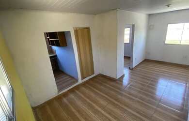 Imagem: A casa possui 1 Dormitório, 1 Banheiro e está localizado