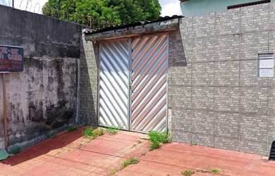 Imagem: A casa possui 3 Dormitórios, 2 Banheiros e 1 Vaga na garagem