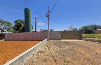 Imagem: A casa em condomínio possui 1 Dormitório, 4 Banheiros, 3 Vagas