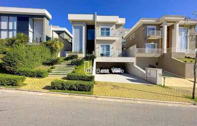 Imagem: A casa em condomínio à venda possui 4 Dormitórios, 5 Banheiros