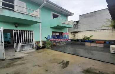 Imagem: A casa possui 4 Dormitórios, 4 Banheiros, 4 Vagas na garagem