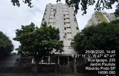 Imagem: O apartamento possui 3 Dormitórios, 1 Banheiro, 1 Vaga na garagem