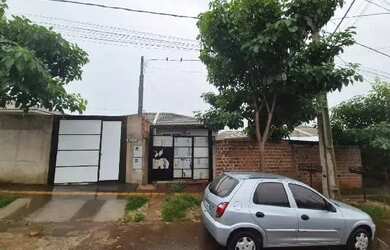 Imagem: A casa possui 2 Dormitórios, 1 Banheiro, 127m² de Área e