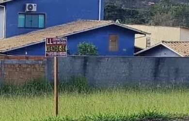 Imagem: O terreno possui 800m² de Área e está localizado em Alto