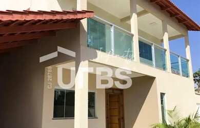 Imagem: A casa possui 4 Dormitórios, 3 Banheiros, 2 Vagas na garagem