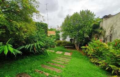 Imagem: A casa possui 3 Dormitórios, 3 Banheiros, 3 Vagas na garagem