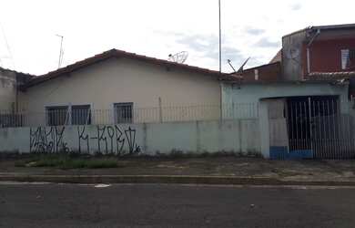 Imagem: A casa possui 2 Dormitórios, 1 Banheiro, 132m² de Área e