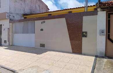 Imagem: A casa à venda possui 5 Dormitórios, 4 Banheiros, 1 Vaga na