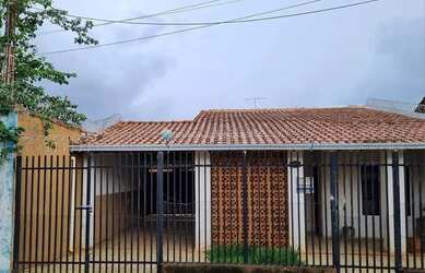 Imagem: A casa possui 2 Dormitórios, 3 Banheiros, 2 Vagas na garagem