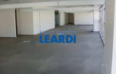 Imagem: O depósito possui 3 Vagas na garagem, 660m² de Área e está