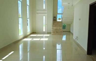 Imagem: A casa em condomínio possui 4 Dormitórios, 5 Banheiros, 4