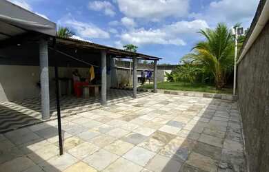 Imagem: A casa possui 4 Dormitórios, 2 Banheiros, 4 Vagas na garagem