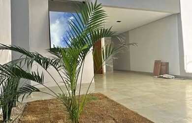 Imagem: A casa possui 3 Dormitórios, 3 Banheiros, 2 Vagas na garagem