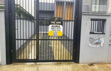 Imagem: A casa possui 3 Dormitórios, 1 Banheiro, 2 Vagas na garagem