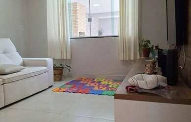 Imagem: A casa em condomínio possui 3 Dormitórios, 2 Banheiros e 450m²