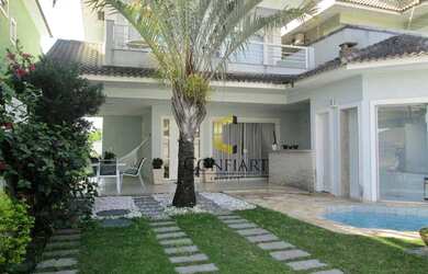 Imagem: A casa em condomínio possui 4 Dormitórios, 5 Banheiros, 257m²