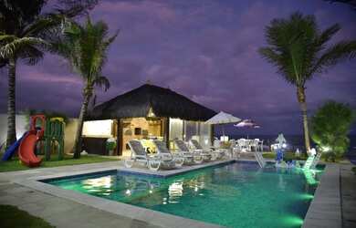 Imagem: A casa possui 5 Dormitórios, 5 Banheiros, 5 Vagas na garagem