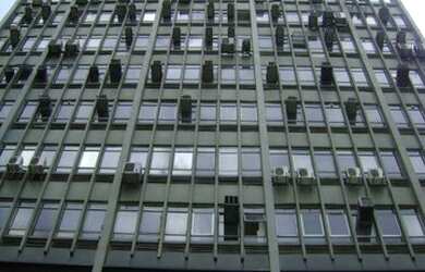 Imagem: O depósito possui 5 Vagas na garagem e 205m² de Área e está