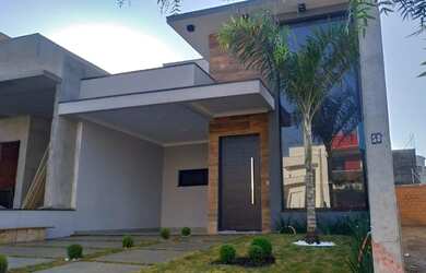 Imagem: A casa possui 3 Dormitórios, 1 Banheiro, 4 Vagas na garagem