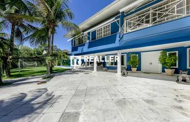 Imagem: A casa em condomínio possui 5 Dormitórios, 5 Banheiros, 5