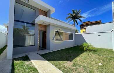 Imagem: A casa possui 3 Dormitórios, 2 Banheiros, 3 Vagas na garagem