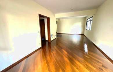 Imagem: O apartamento possui 4 Dormitórios, 2 Banheiros, 2 Vagas na