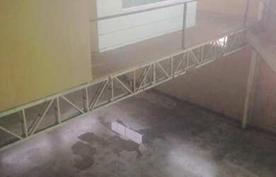 Imagem 9: Aluga Galpão com mezanino, possui 300 metros e 3 banheiros, na Vila Campo...