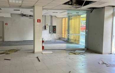 Imagem: O depósito possui 860m² de Área e está localizado em Penha