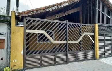 Imagem: A casa possui 2 Dormitórios, 1 Banheiro, 2 Vagas na garagem