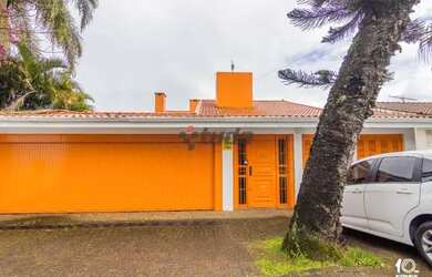 Imagem: A casa possui 5 Banheiros, 592m² de Área, Imóvel novo e