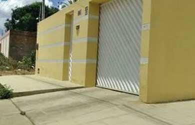 Imagem: A casa possui 3 Dormitórios, 3 Banheiros, 2 Vagas na garagem