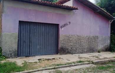 Imagem: A casa possui 2 Dormitórios, 1 Banheiro e 1 Vaga na garagem