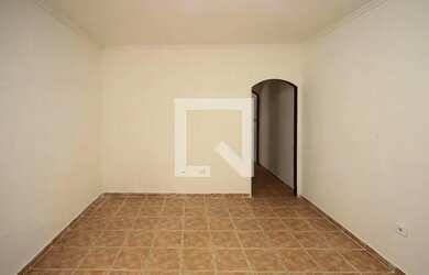 Imagem: A casa possui 2 Dormitórios, 1 Banheiro, 2 Vagas na garagem