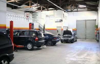 Imagem: O depósito possui 5 Vagas na garagem e 404m² de Área e está