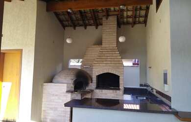 Imagem: A casa em condomínio possui 3 Dormitórios, 5 Banheiros, 4