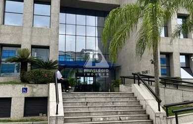 Imagem: O depósito possui 2 Vagas na garagem, 44m² de Área e está