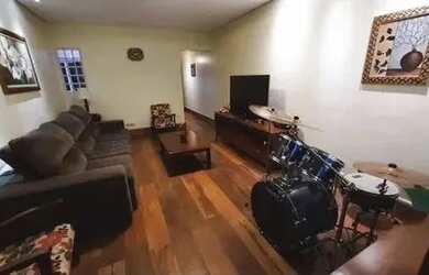 Imagem: A casa possui 3 Dormitórios, 2 Banheiros, 82m² de Área e